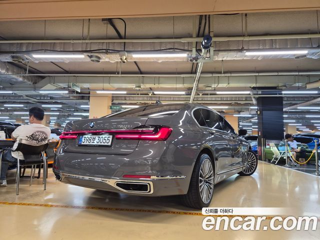 BMW 7-Series 2021 — photo 2