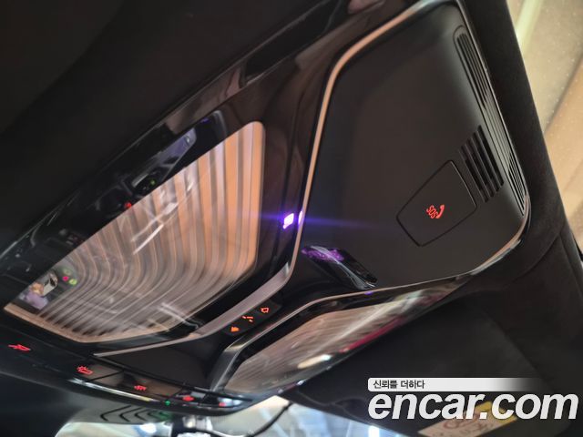 BMW 7-Series 2021 — photo 11