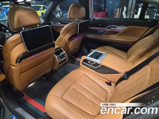 BMW 7-Series 2021 — photo 12