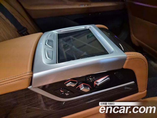 BMW 7-Series 2021 — photo 14