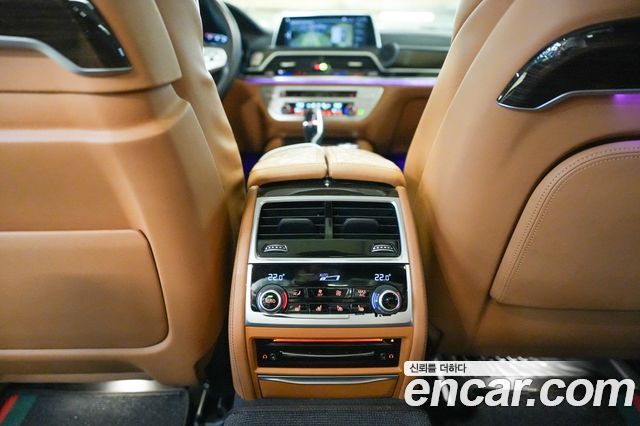 BMW 7-Series 2021 — photo 15