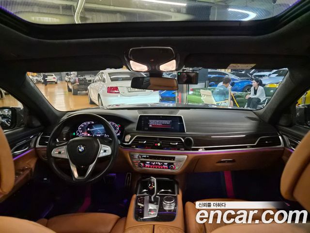 BMW 7-Series 2021 — photo 16