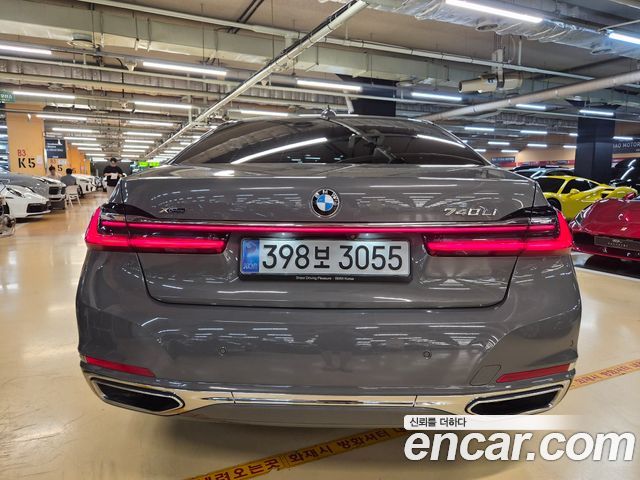 BMW 7-Series 2021 — photo 20