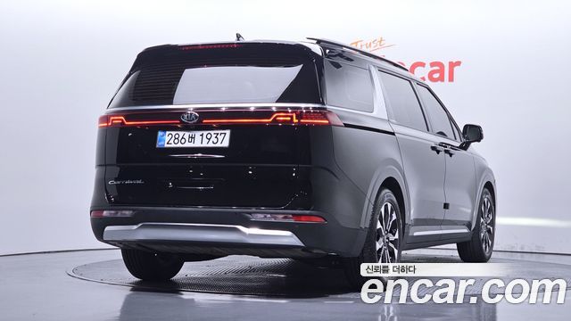 Kia Canival 2021 — photo 2