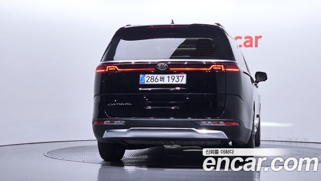 Kia Canival 2021 — photo 4