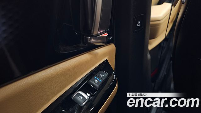 Kia Canival 2021 — photo 23
