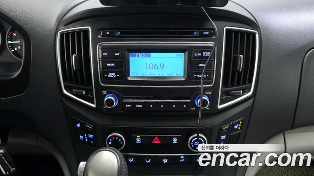 Hyundai Starex 2019 — photo 15