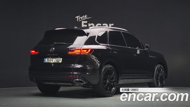Volkswagen Touareg 2021 — photo 2