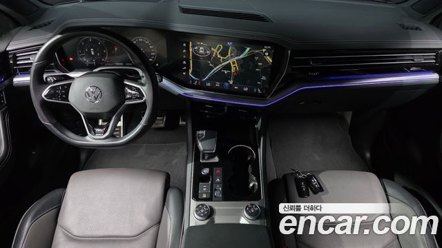 Volkswagen Touareg 2021 — photo 10