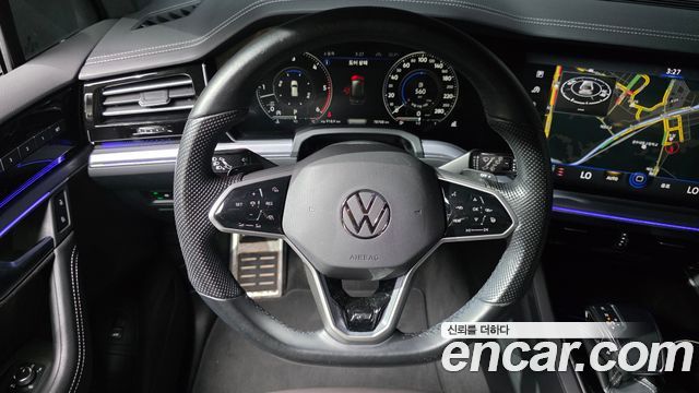 Volkswagen Touareg 2021 — photo 18