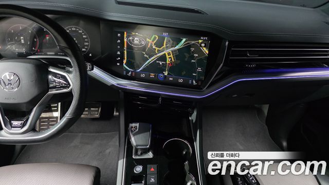 Volkswagen Touareg 2021 — photo 19