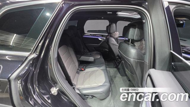 Volkswagen Touareg 2021 — photo 23
