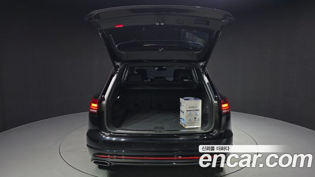 Volkswagen Touareg 2021 — photo 24