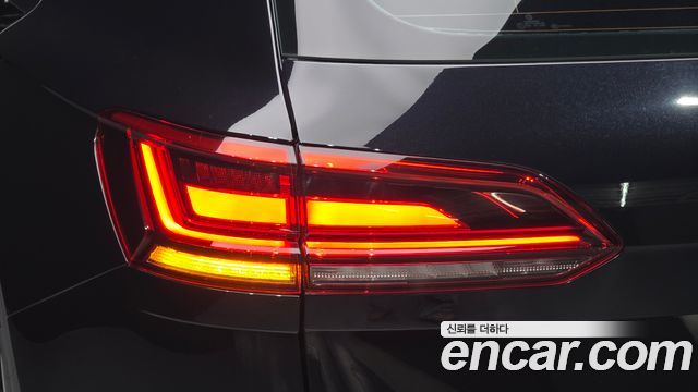Volkswagen Touareg 2021 — photo 9