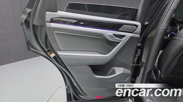 Volkswagen Touareg 2021 — photo 15