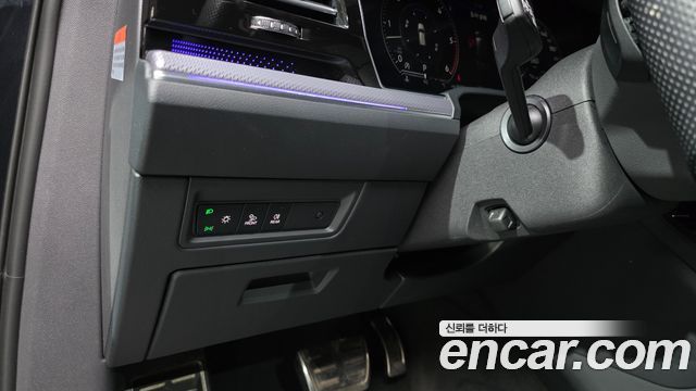 Volkswagen Touareg 2021 — photo 27