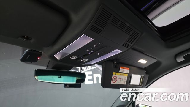 Volkswagen Touareg 2021 — photo 30