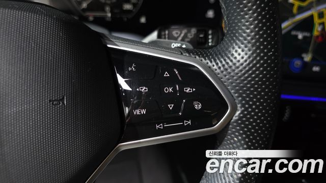 Volkswagen Touareg 2021 — photo 31