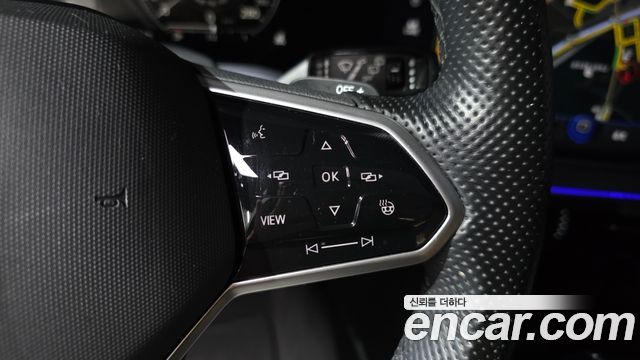 Volkswagen Touareg 2021 — photo 34