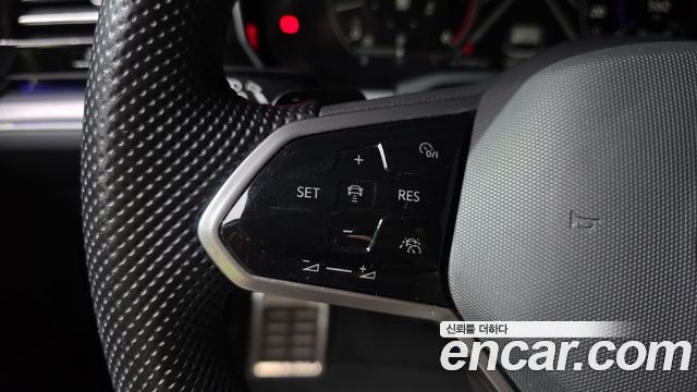 Volkswagen Touareg 2021 — photo 36