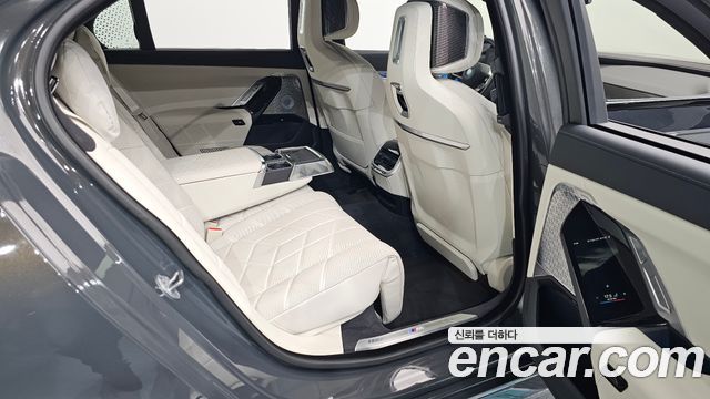 BMW i7 2025 — photo 17