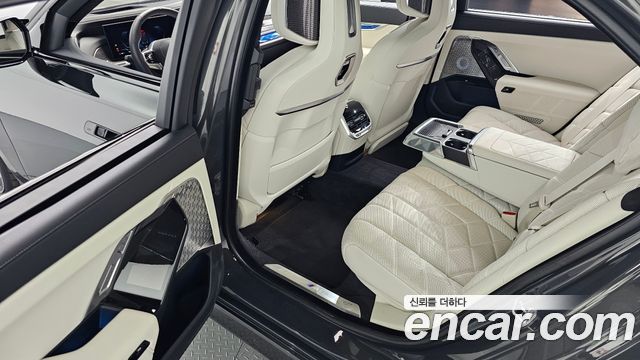 BMW i7 2025 — photo 18