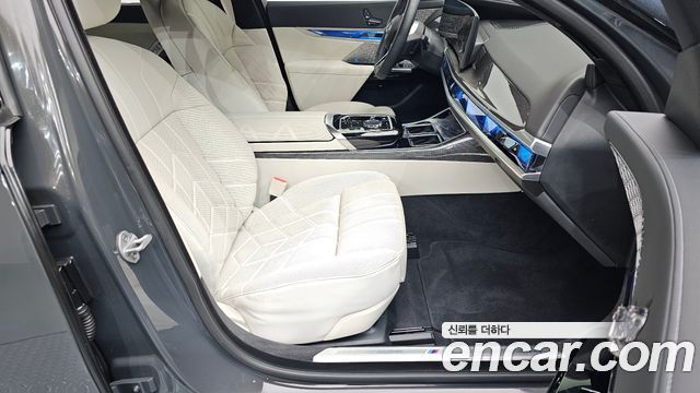 BMW i7 2025 — photo 16