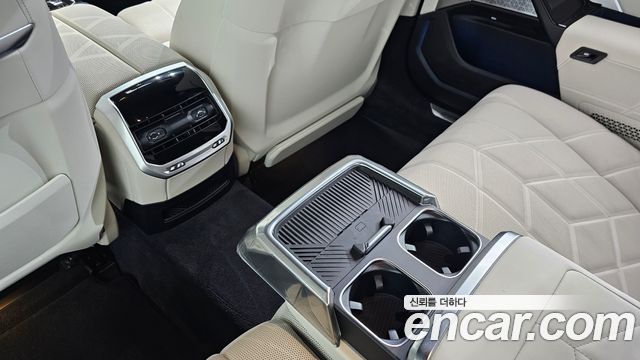 BMW i7 2025 — photo 27