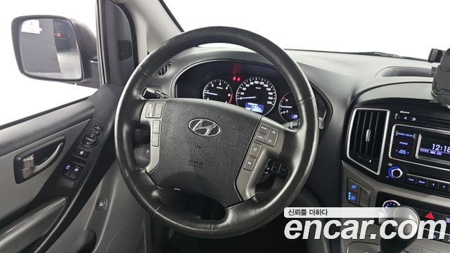 Hyundai Starex 2019 — photo 13