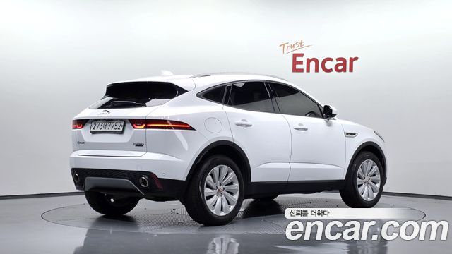 Jaguar E-PACE 2019 — photo 2