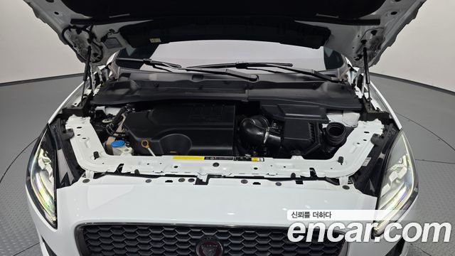 Jaguar E-PACE 2019 — photo 6