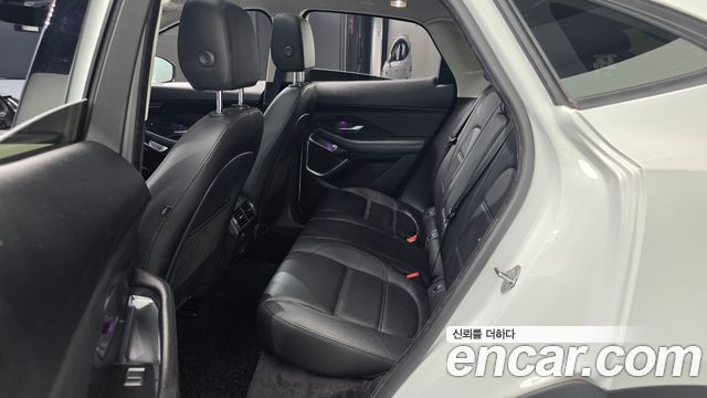 Jaguar E-PACE 2019 — photo 18