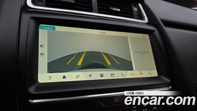 Jaguar E-PACE 2019 — photo 22