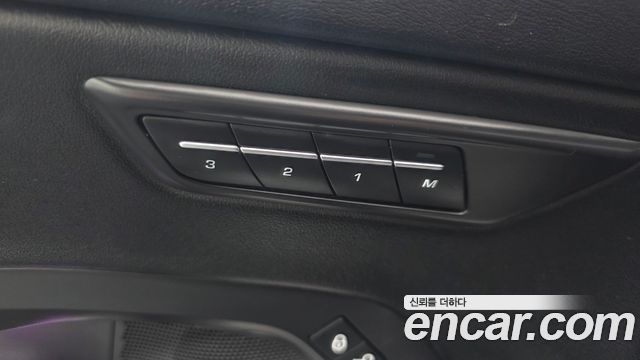 Jaguar E-PACE 2019 — photo 24