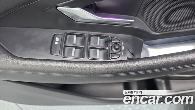 Jaguar E-PACE 2019 — photo 25