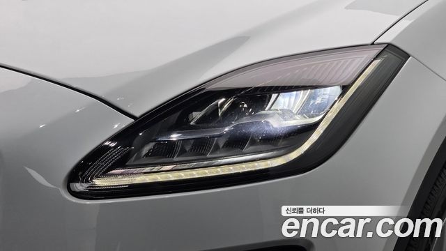 Jaguar E-PACE 2019 — photo 8