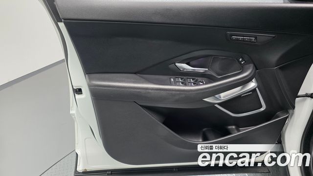 Jaguar E-PACE 2019 — photo 14