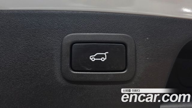 Jaguar E-PACE 2019 — photo 33