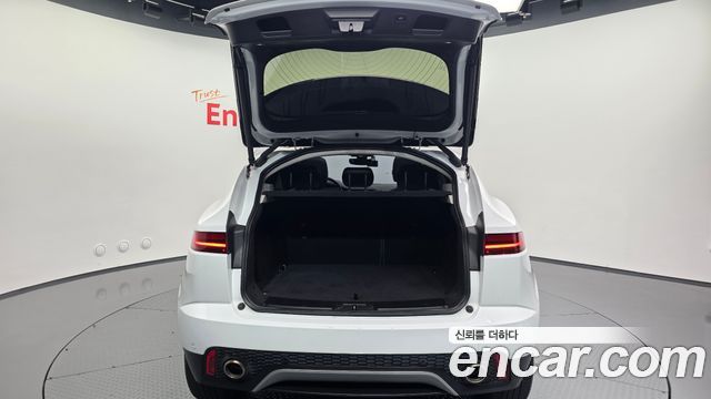 Jaguar E-PACE 2019 — photo 34