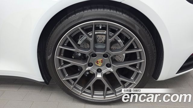 Porsche 911 2024 — photo 7
