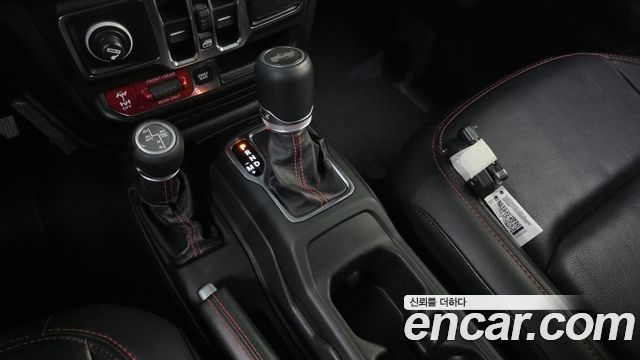 Jeep Wrangler 2020 — photo 12