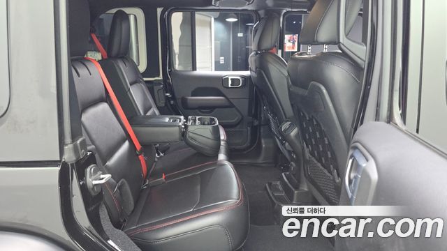 Jeep Wrangler 2020 — photo 18