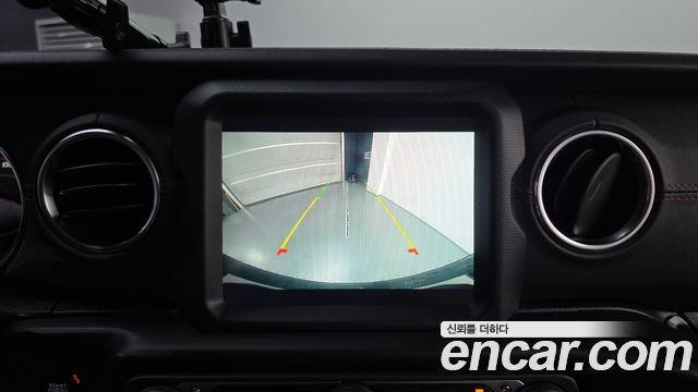 Jeep Wrangler 2020 — photo 21