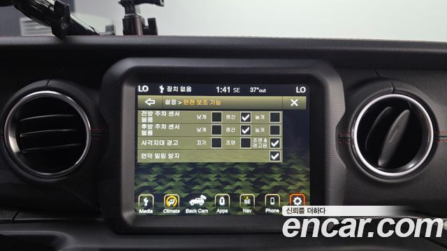 Jeep Wrangler 2020 — photo 22