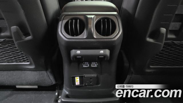 Jeep Wrangler 2020 — photo 24