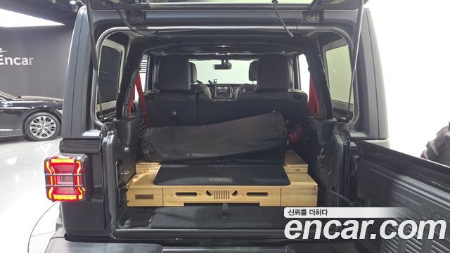 Jeep Wrangler 2020 — photo 26
