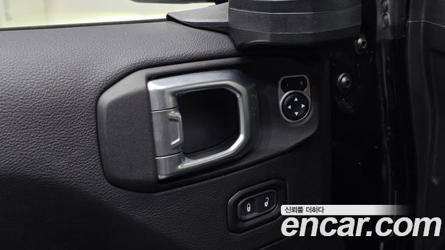 Jeep Wrangler 2020 — photo 16