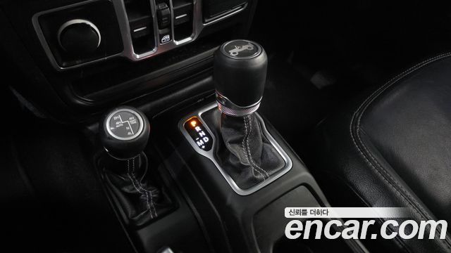 Jeep Wrangler 2018 — photo 12
