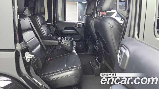 Jeep Wrangler 2018 — photo 18