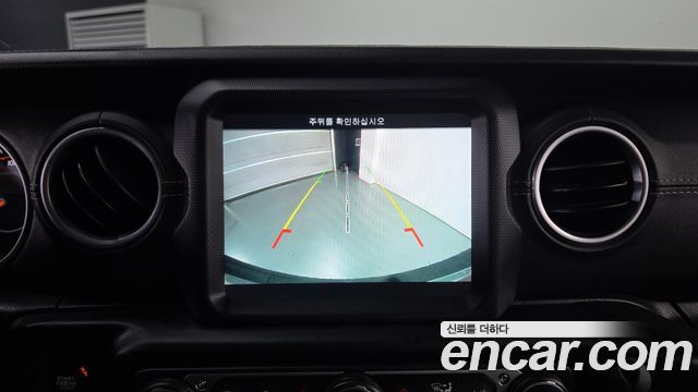 Jeep Wrangler 2018 — photo 21